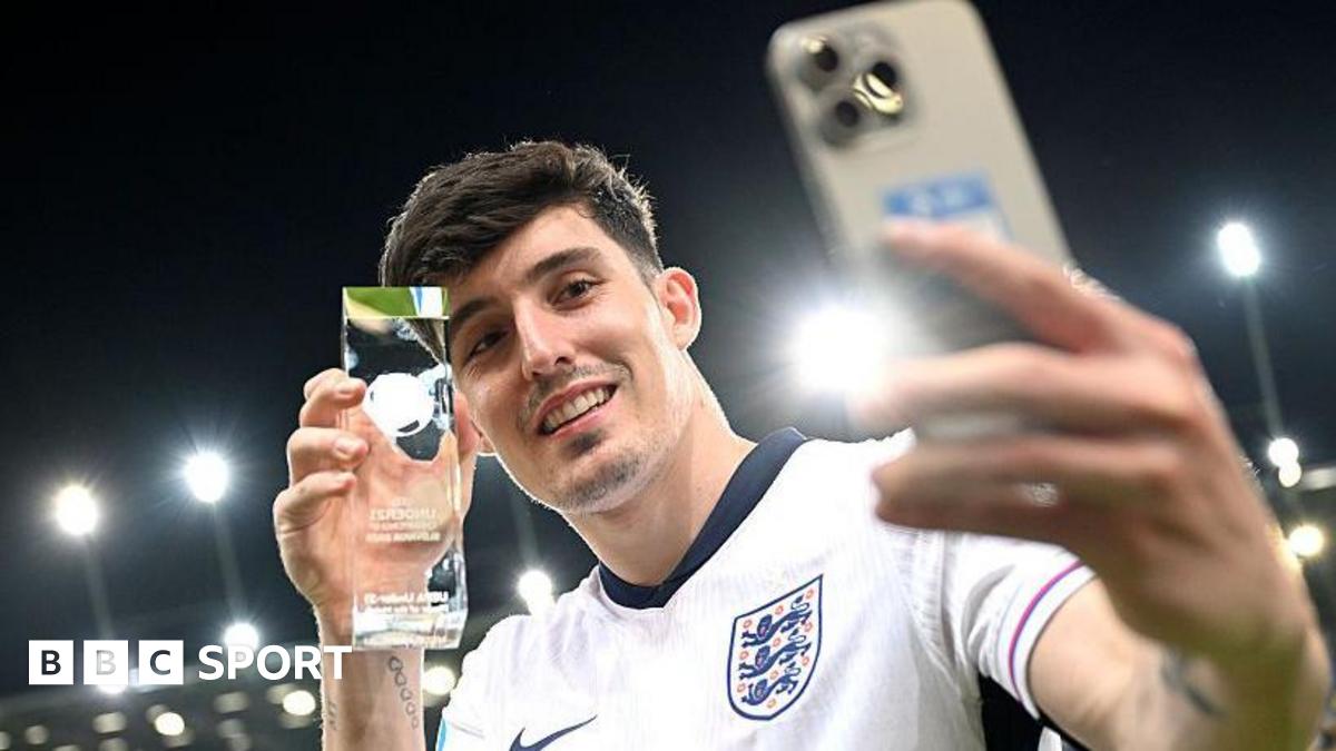 Tino Livramento has a ‘beautiful future’, says Ashley Cole
